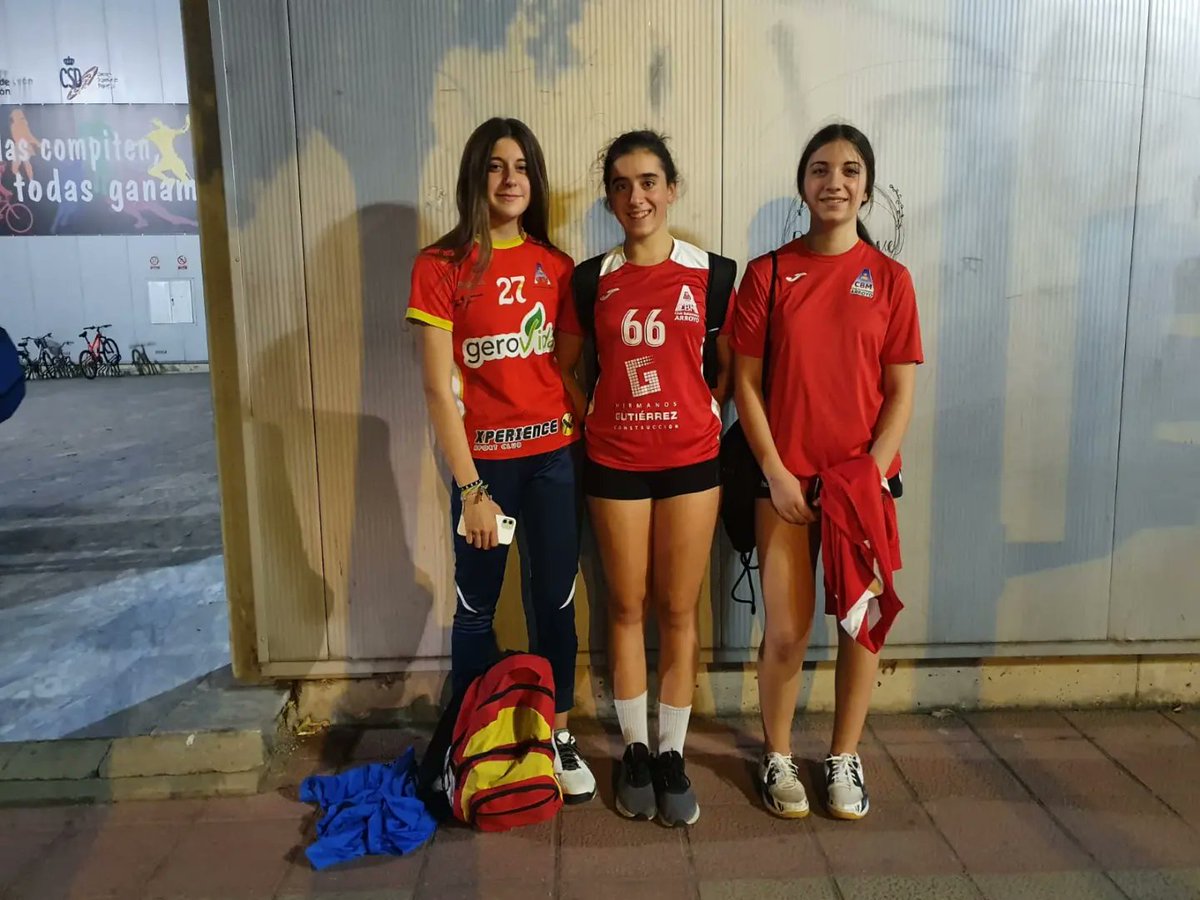 BMArroyo's tweet photo. y en Cadete femenino Iria, Inés y Julia que han estado en Río Esgueva.
Mucha suerte a todas!!
#bmarroyo #basebmarroyo #deportecyl #fcylbm #estudiossigma #H20 #latablería #papeleríalaflecha#Maradú #perfumeríagmartinez #farmacianogueiras#Marpel #whitepeakcrossfit#Trastes #agrocesa https://t.co/46rvblLh2G