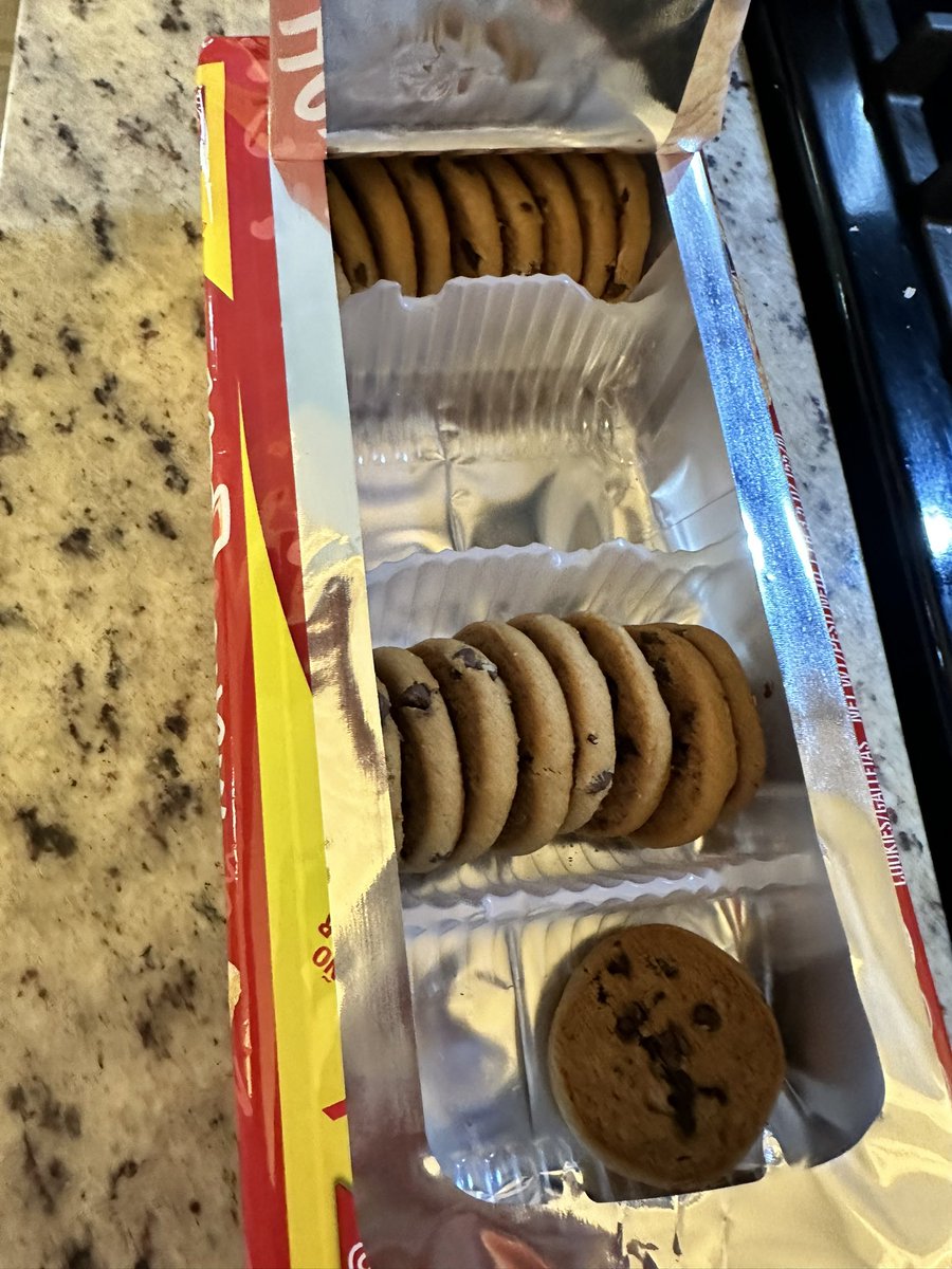 GreenO's tweet photo. @nabisco … Totally sealed package was half empty! What the hell do I tell my wife?!? https://t.co/G3tSFcvInw