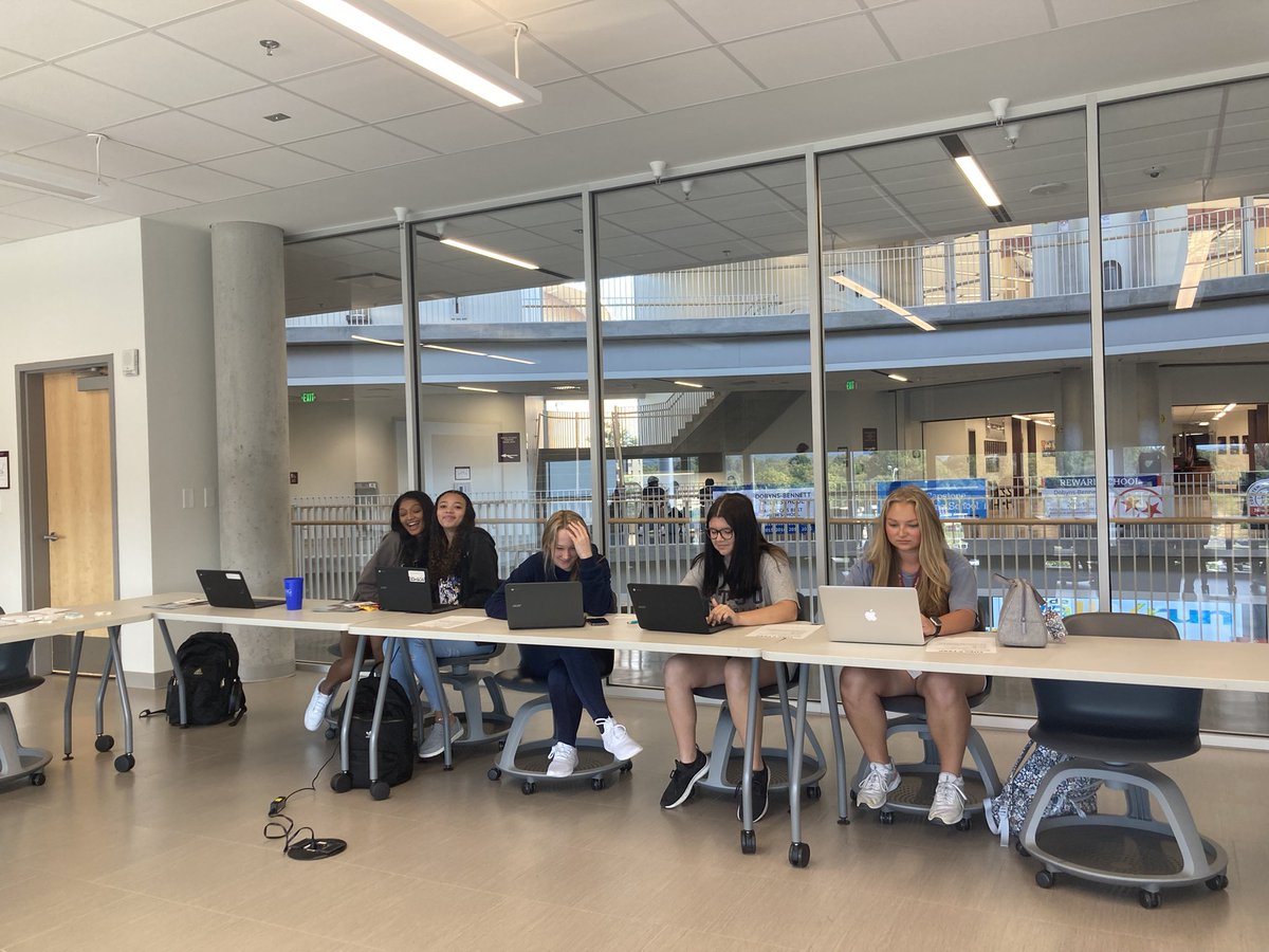 DBHS_Counseling's tweet photo. TN College App week has been amazing! We have gotten so many students signed up for the TNPromise, filled out many applications and researched scholarships and housing options. #tncollegeappweek #tnpromise #tnacheives https://t.co/JmO8AnTLEq