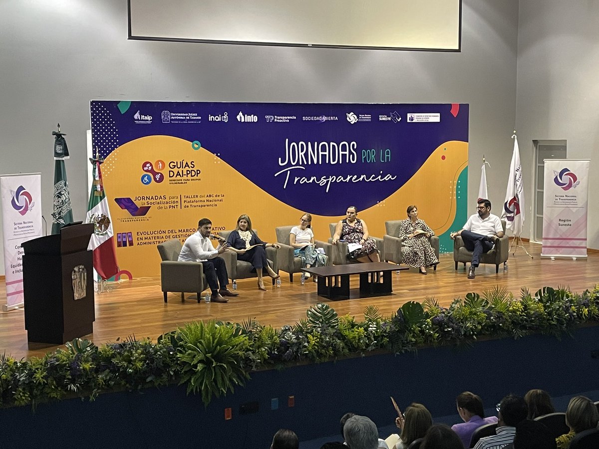 LucyMariscalC1's tweet photo. Excelente #Jornada por la #Transparencia con servidores públicos de #Tabasco y estudiantes de la @UJAT, impulsando el derecho a saber y la protección de los datos personales, con el @itaiptabasco y el liderazgo institucional del @INAImexico y el @CONAIP_SNT.

#Unidad #Armonía 🇲🇽 https://t.co/891ZphIrD7