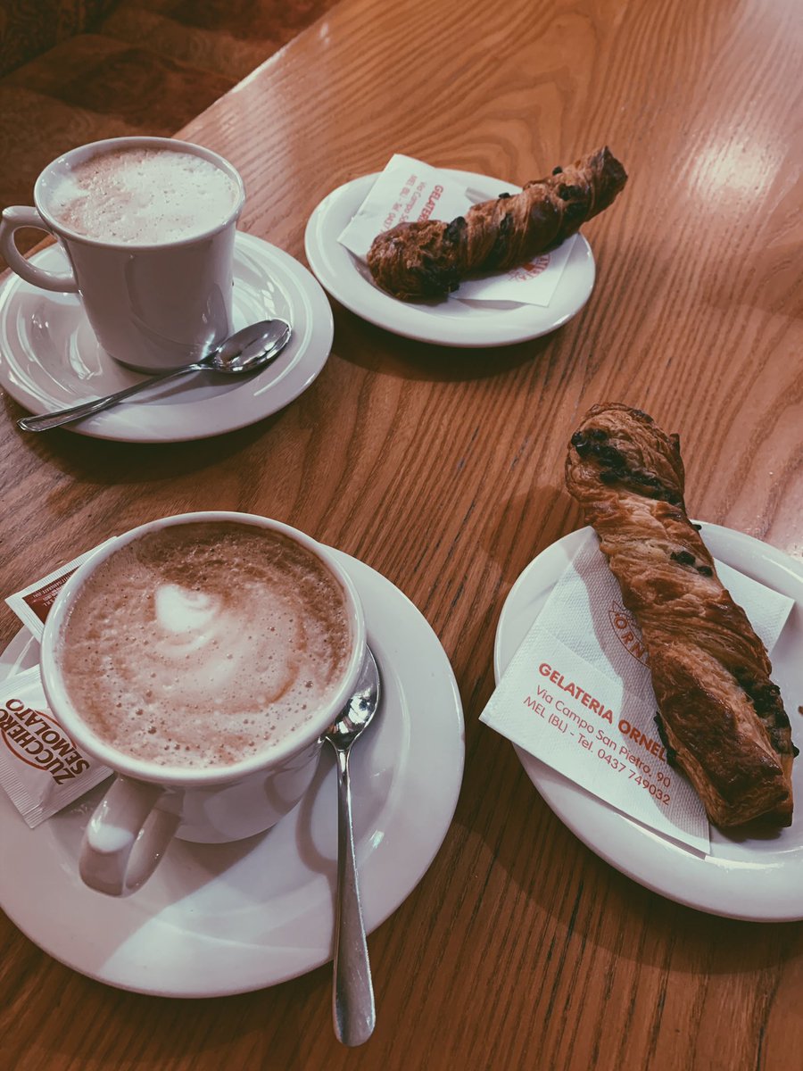 iris_cola's tweet image. My videogame “Oak Hill” has strong Autumn Vibes in it, and I think that my home - the Mountains - inspired me a lot in the process of imagining &amp;amp; creating the world of Oak Hill. Here’s some #AutumnVibes , welcome Autumn!🍂🪵✨🎃 #gamedev #gamedeveloper #game