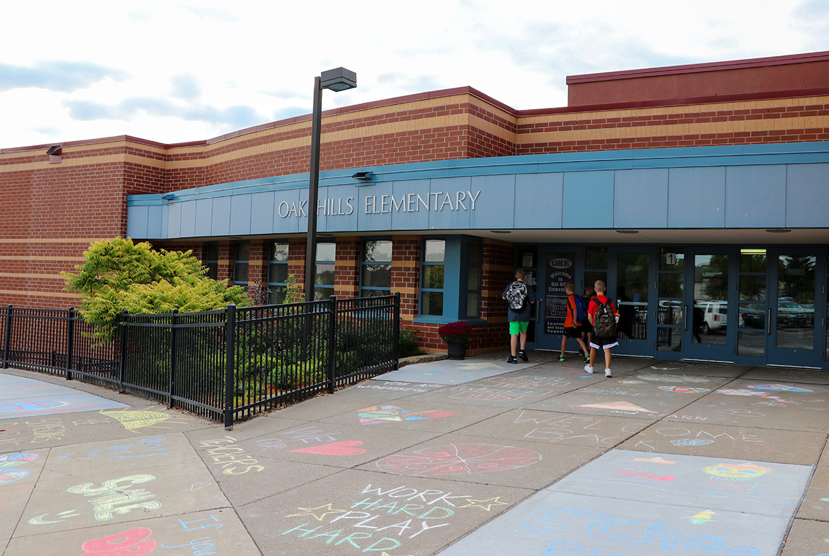 LakevilleAreaPS's tweet photo. Congratulations to Oak Hills Elementary on being validated as a Minnesota School of Excellence by the Minnesota Elementary School Principals’ Association. OHE received this prestigious honor for its commitment to modern teaching and learning. Read more: https://t.co/Ni3e1sdChA. https://t.co/Do7r68GmCz