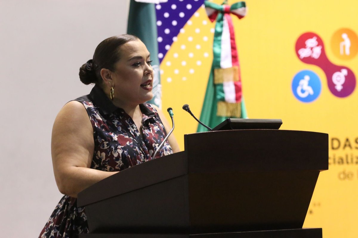 LucyMariscalC1's tweet photo. Excelente #Jornada por la #Transparencia con servidores públicos de #Tabasco y estudiantes de la @UJAT, impulsando el derecho a saber y la protección de los datos personales, con el @itaiptabasco y el liderazgo institucional del @INAImexico y el @CONAIP_SNT.

#Unidad #Armonía 🇲🇽 https://t.co/891ZphIrD7