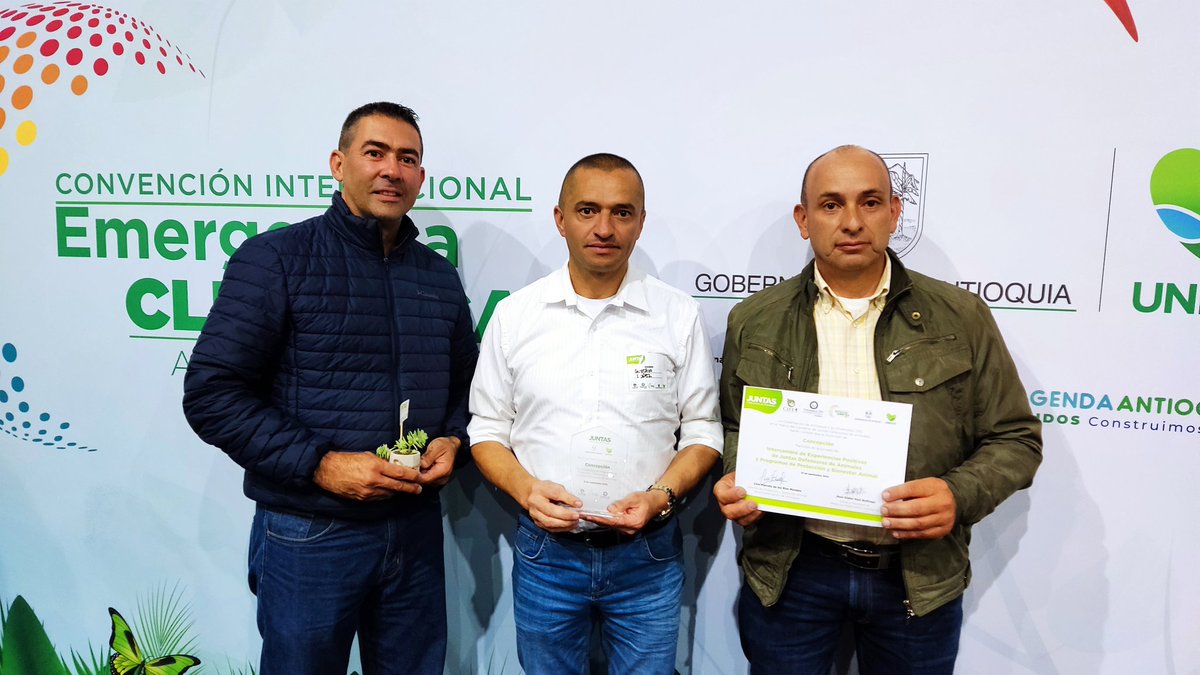 ConcepcionAnt's tweet photo. #DefensaAnimal En el marco de la Convención Internacional Emergencia Climática Antioquía 2022, que se realiza en Medellín, desde la gerencia de protección Animal de @GobAntioquia, se realiza reconocimiento a la junta defensora de nuestro municipio.

#ConcepcionUnProyectodeTodos https://t.co/Y0GsASuB9Q