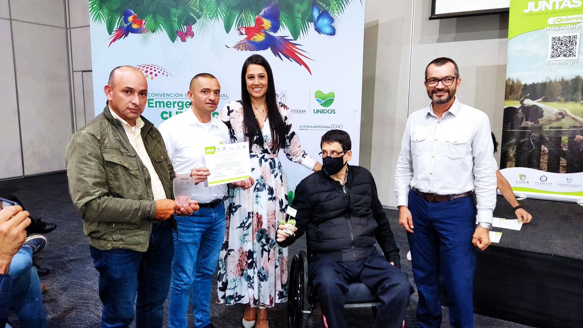 ConcepcionAnt's tweet photo. #DefensaAnimal En el marco de la Convención Internacional Emergencia Climática Antioquía 2022, que se realiza en Medellín, desde la gerencia de protección Animal de @GobAntioquia, se realiza reconocimiento a la junta defensora de nuestro municipio.

#ConcepcionUnProyectodeTodos https://t.co/Y0GsASuB9Q