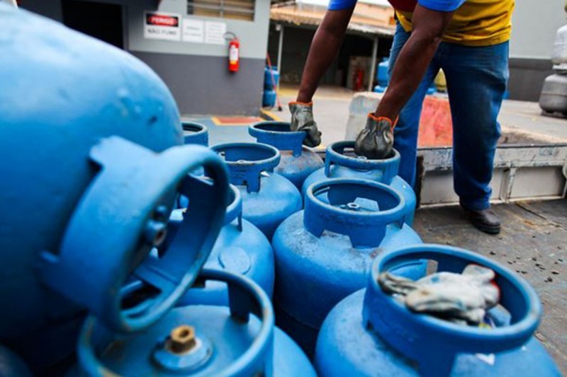oconvergente_'s tweet photo. Petrobras reduz em 6% preço de venda do gás de cozinha a parti desta sexta-feira, 23/9 https://t.co/1xB5zqtZja via @O Convergente
#Petrobras #reduz #valor #gás #cozinha #Brasil #OConvergente https://t.co/xadO6XHNnt