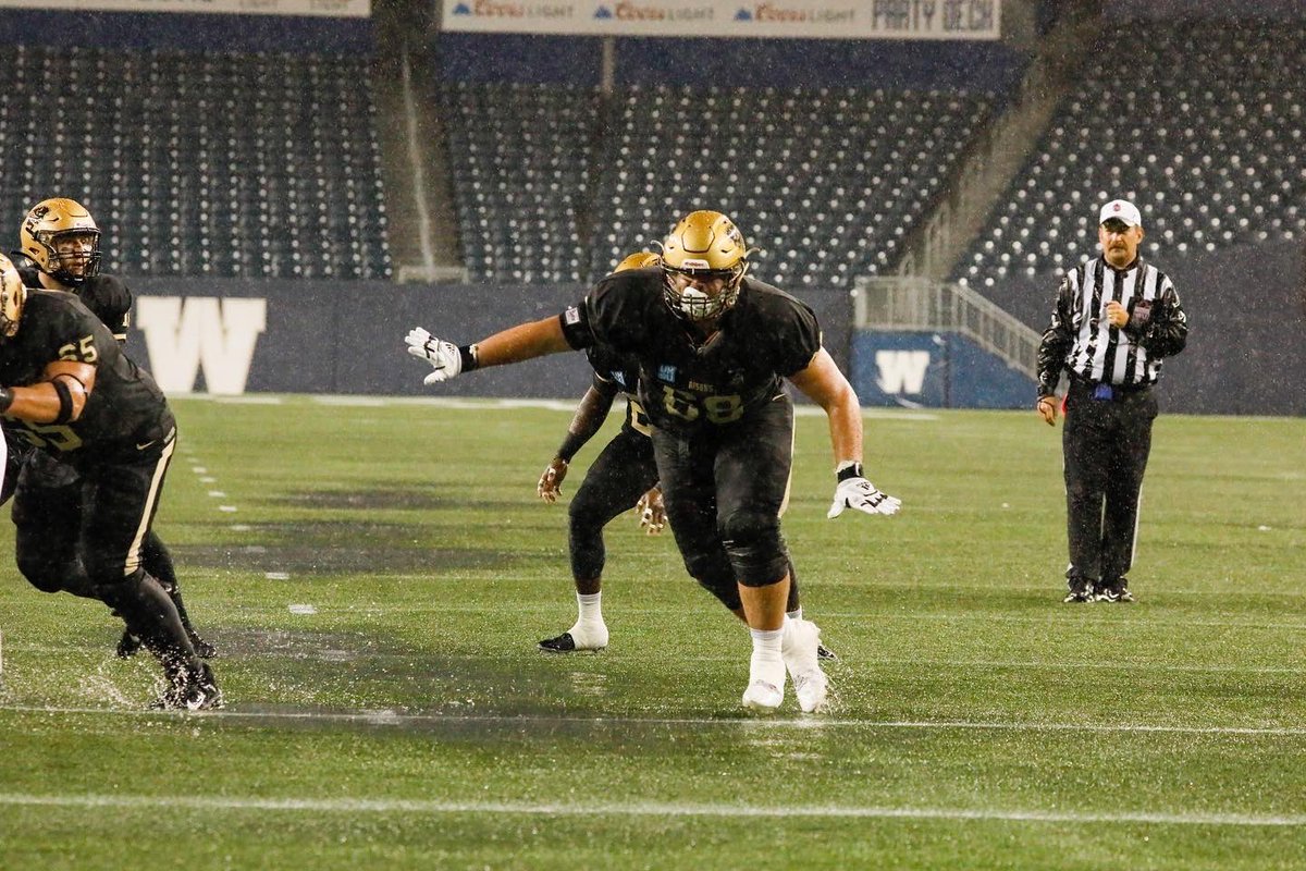 umbisons's tweet photo. Brothers reunite on the @MBBisons offensive line. 

The pair’s journey to university stardom took slightly different paths but they’ve made it together at last. 

📝 Story - https://t.co/GUxVXTty0U

#WeAreAllBisons #HornsUp🤘 #UManitoba https://t.co/SLzyRxvg6N