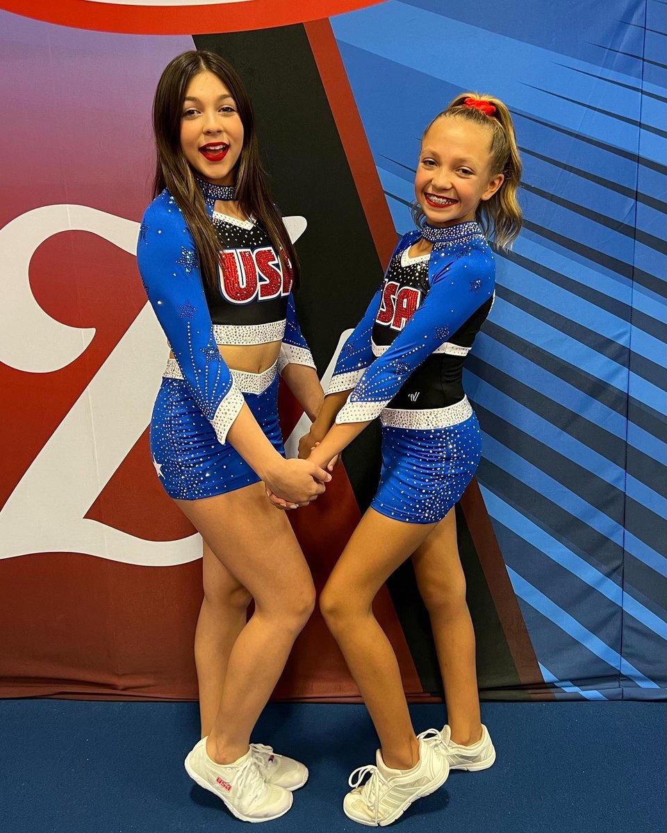 This #VarsityReveal for <a href="/USASTARZ/">USA STARZ</a> 👏🏻😍💙 They’ll stand out with pointed sleeves, crystal bursts + stars, and bold embellished lettering!