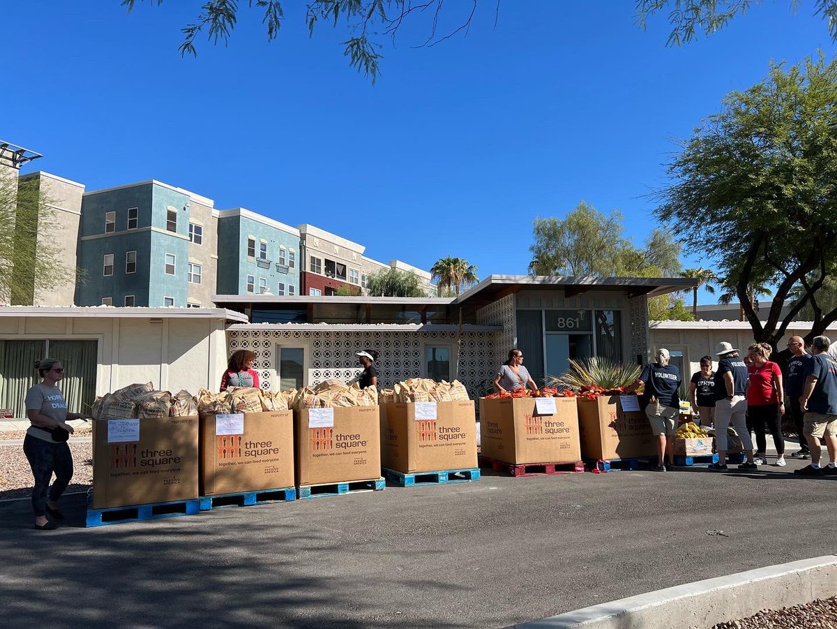 jackiefisher365's tweet photo. I love my job! This weekend @lifeisbeautiful helped feed 300 families. Thanks to a partnership with @threesquarelv and @juniorleaguelv . So happy I could be a part of it. https://t.co/dDNoPMNATP