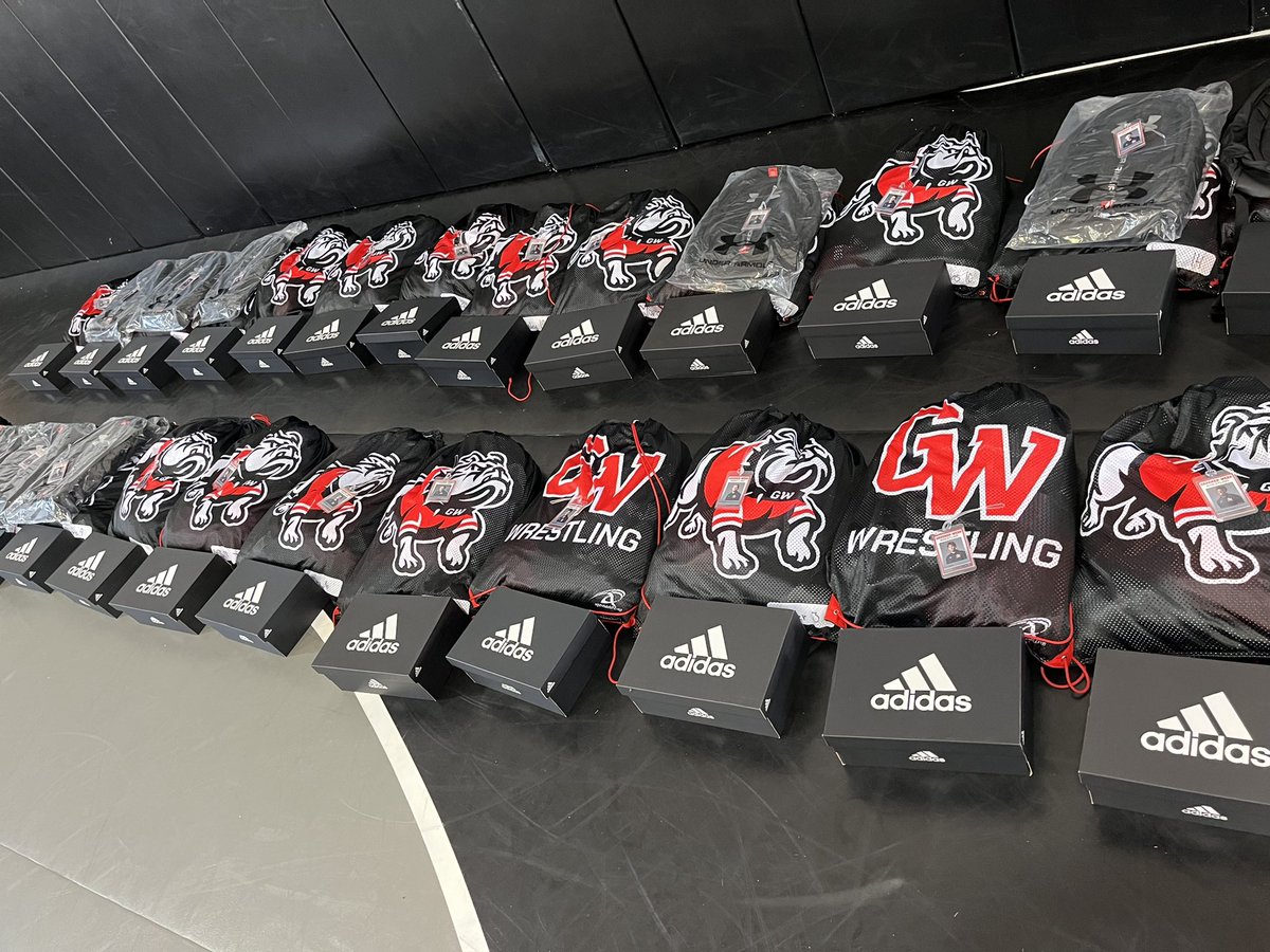 Gear day here in Boiling Springs!!! We are big believers of putting in work first, and then getting rewarded with their gear. We’ve had a solid month of training so far, and excited to keep moving forward. Time to look good and feel good. #worklikeadog