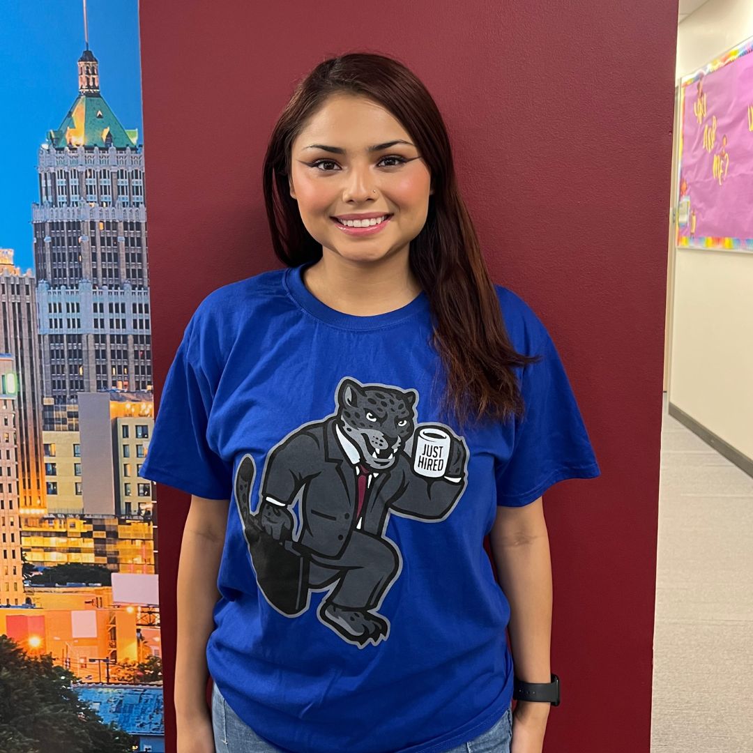 TAMUSAMays's tweet photo. Meet, Alizaha Gonzales she received a News Internship position at Kalediscope of Art. Congratulations! We are happy to share your success story! #BlueShirtSuccess https://t.co/2cSqCqng4G