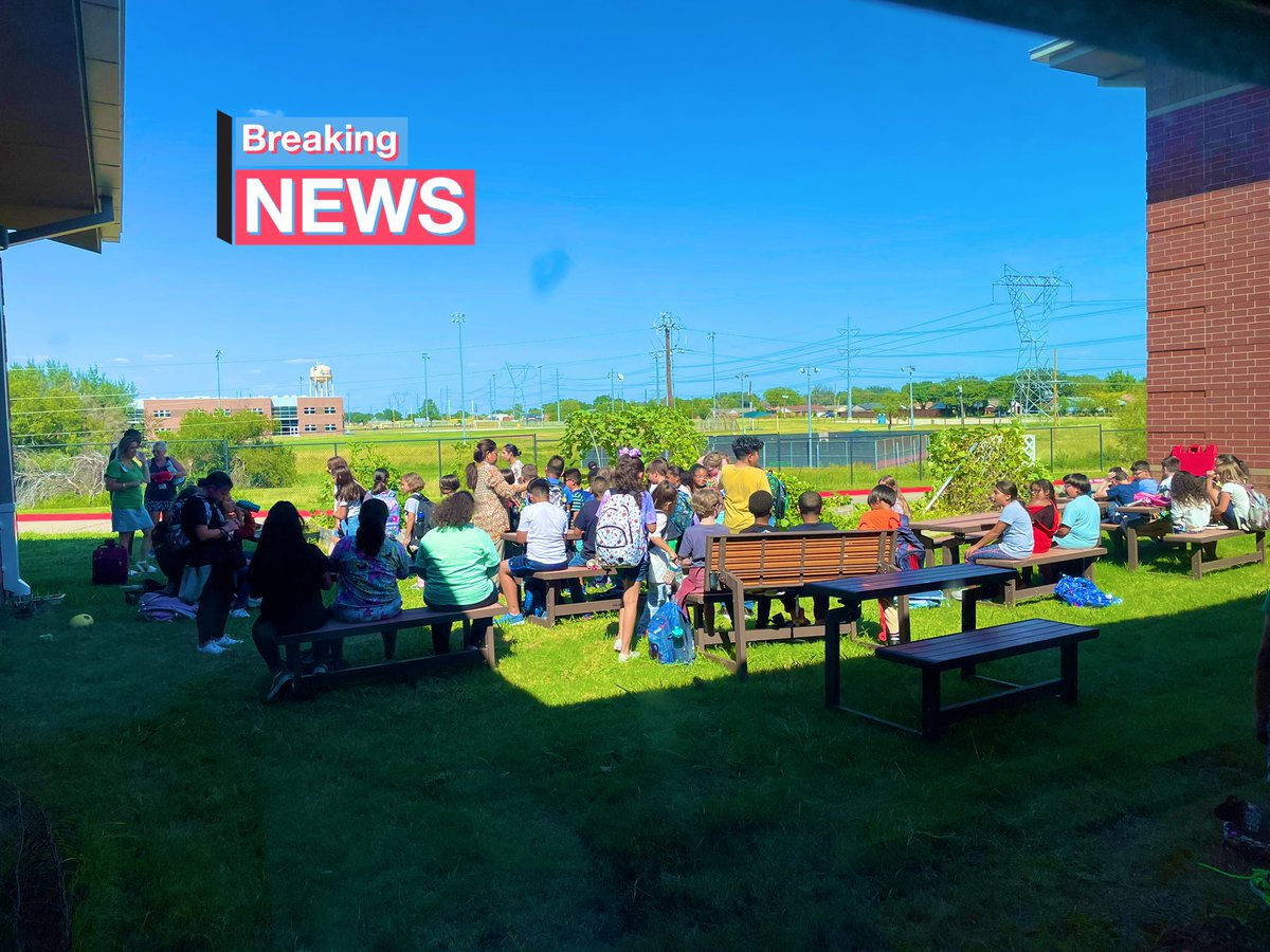 garcianazarioe's tweet photo. Horticulture Club just launched @PetersColonyES Can’t wait to see all the amazing thing that will grow in our garden! #iheartpces #lisdculture #lisdlearns @RebeccaChirinos @Mcfadden_LISD https://t.co/K7Adrj6g27