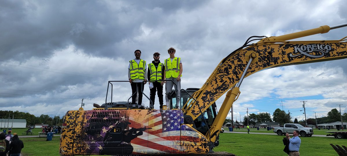 Warren City Schools (@warrenschools) on Twitter photo Harding students on site at the Mahoning Valley Skilled Trades Expo. <a href="/MrsHartzellWCS/">Wendy Hartzell</a> <a href="/Capers_WCS/">Dante Capers</a> <a href="/WCSChiaro/">Steve Chiaro</a> <a href="/CoachSArnold/">Steve Arnold</a> <a href="/WGHGuidance/">WGH Guidance</a> Harding students on site at the Mahoning Valley Skilled Trades Expo. <a href="/MrsHartzellWCS/">Wendy Hartzell</a> <a href="/Capers_WCS/">Dante Capers</a> <a href="/WCSChiaro/">Steve Chiaro</a> <a href="/CoachSArnold/">Steve Arnold</a> <a href="/WGHGuidance/">WGH Guidance</a>