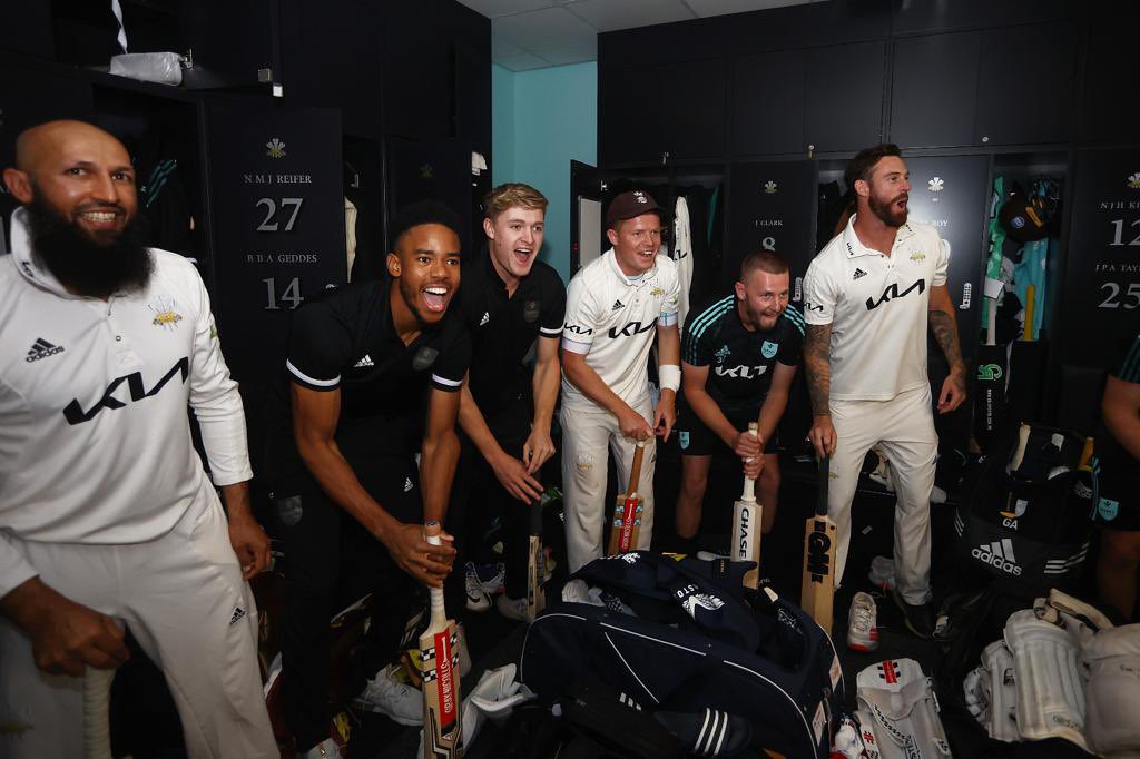 Have a good night, Surrey fans. 2022 has been a real squad effort, up the Rey 🤎 #SurreyCricket