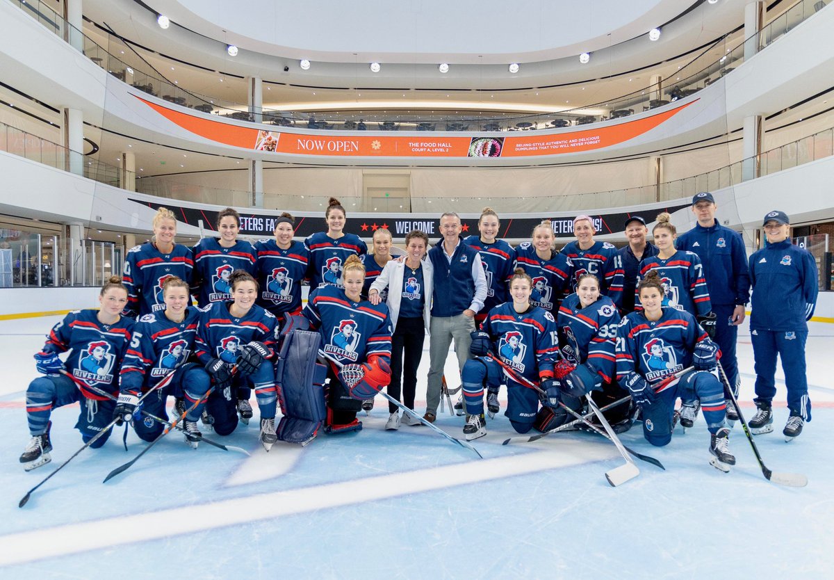 Riveters's tweet photo. Team Photo! Can’t wait to complete the roster 🏒💥 https://t.co/xTjXTrVm5A
