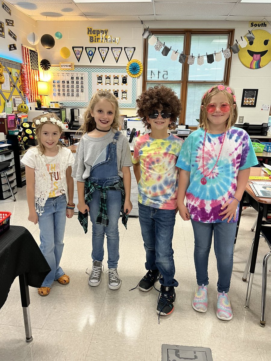 HeritageElemen2's tweet photo. Check us out! Decade day at Heritage! 😎part 1 https://t.co/dO7YvEEl4S