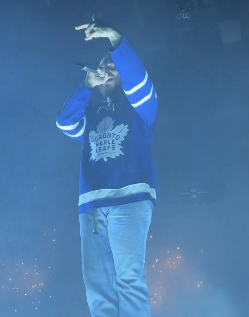 katieonleafstwt's tweet photo. Post Malone has The Passion. https://t.co/LrbuYiUBYG