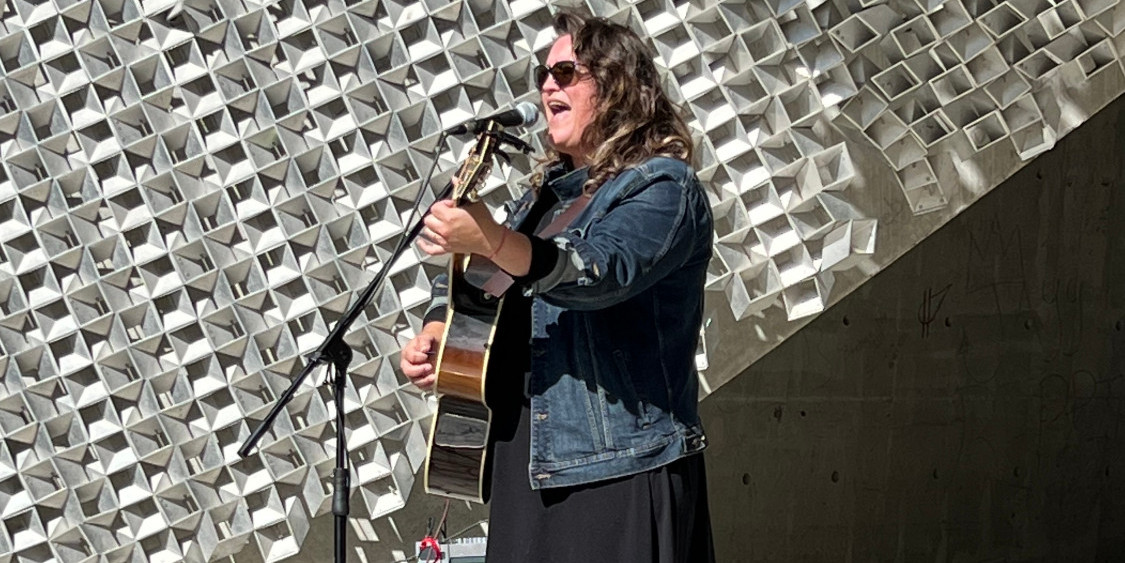 Jazz Winnipeg (@jazzwinnipeg) on Twitter photo Our lunchtime set with <a href="/soljames/">Sol James</a> was a hit! Join us again at 4pm for <a href="/triobembe/">Trio Bembe</a>! <a href="/Ex_District_Wpg/">Exchange District BIZ</a> Our lunchtime set with <a href="/soljames/">Sol James</a> was a hit! Join us again at 4pm for <a href="/triobembe/">Trio Bembe</a>! <a href="/Ex_District_Wpg/">Exchange District BIZ</a>