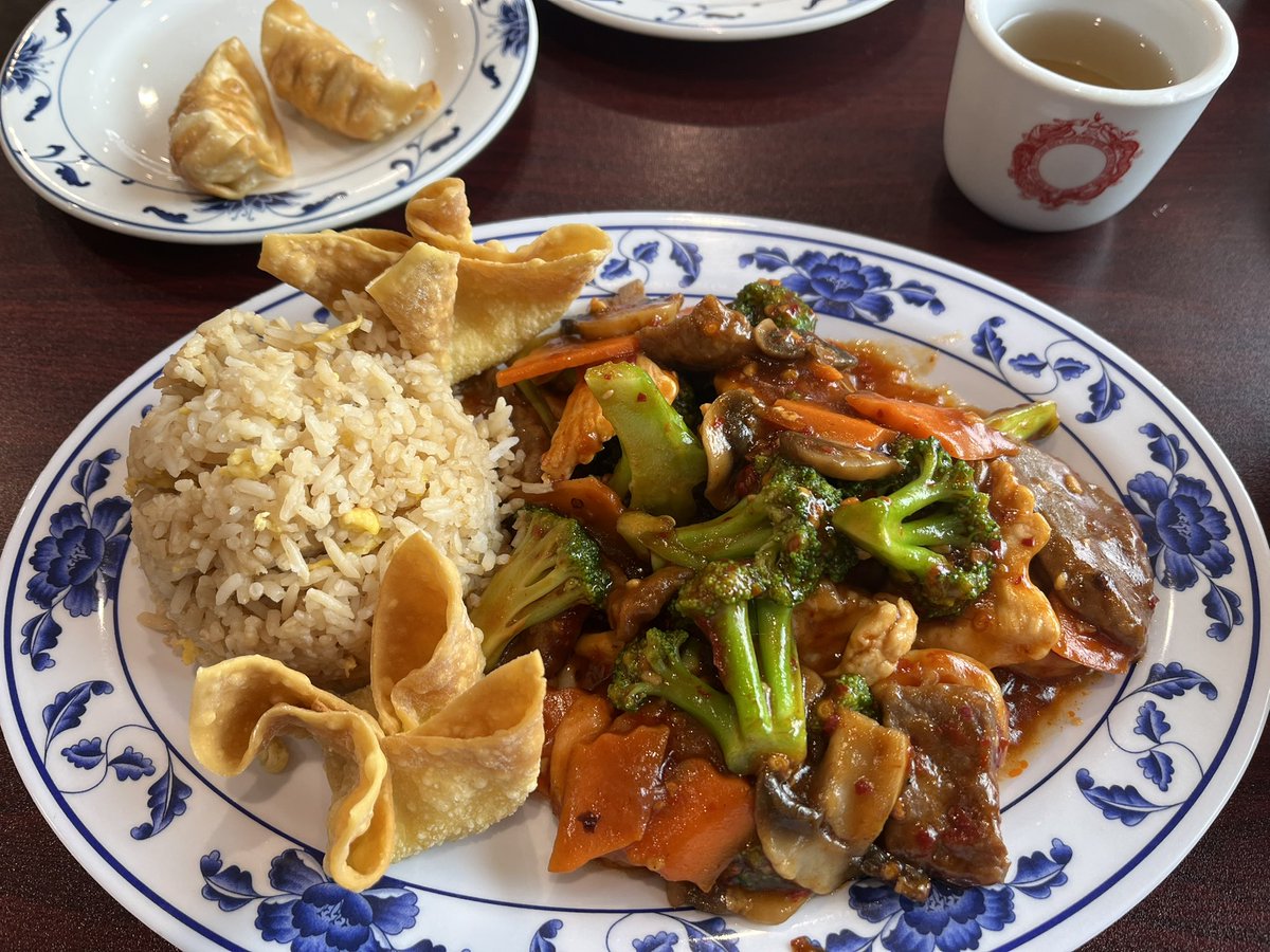Locnlode's tweet photo. Great lunch @negoldenbowl  Thanks for spicing up my Triple Delight.  Best hot sour soup and pot stickers. 🥡🥟🥢 https://t.co/gS3FTZb9yP