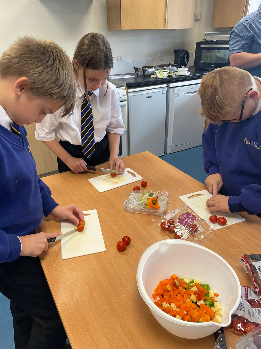 DeltaStrand's tweet photo. HMS Queen Elizabeth enjoyed their Classroom Kitchen session, chopping and preparing their ingredients.
@DeltaStrand @ClassroomK #WorkingTogether #WeLoveToCook https://t.co/oUDXvfWca1