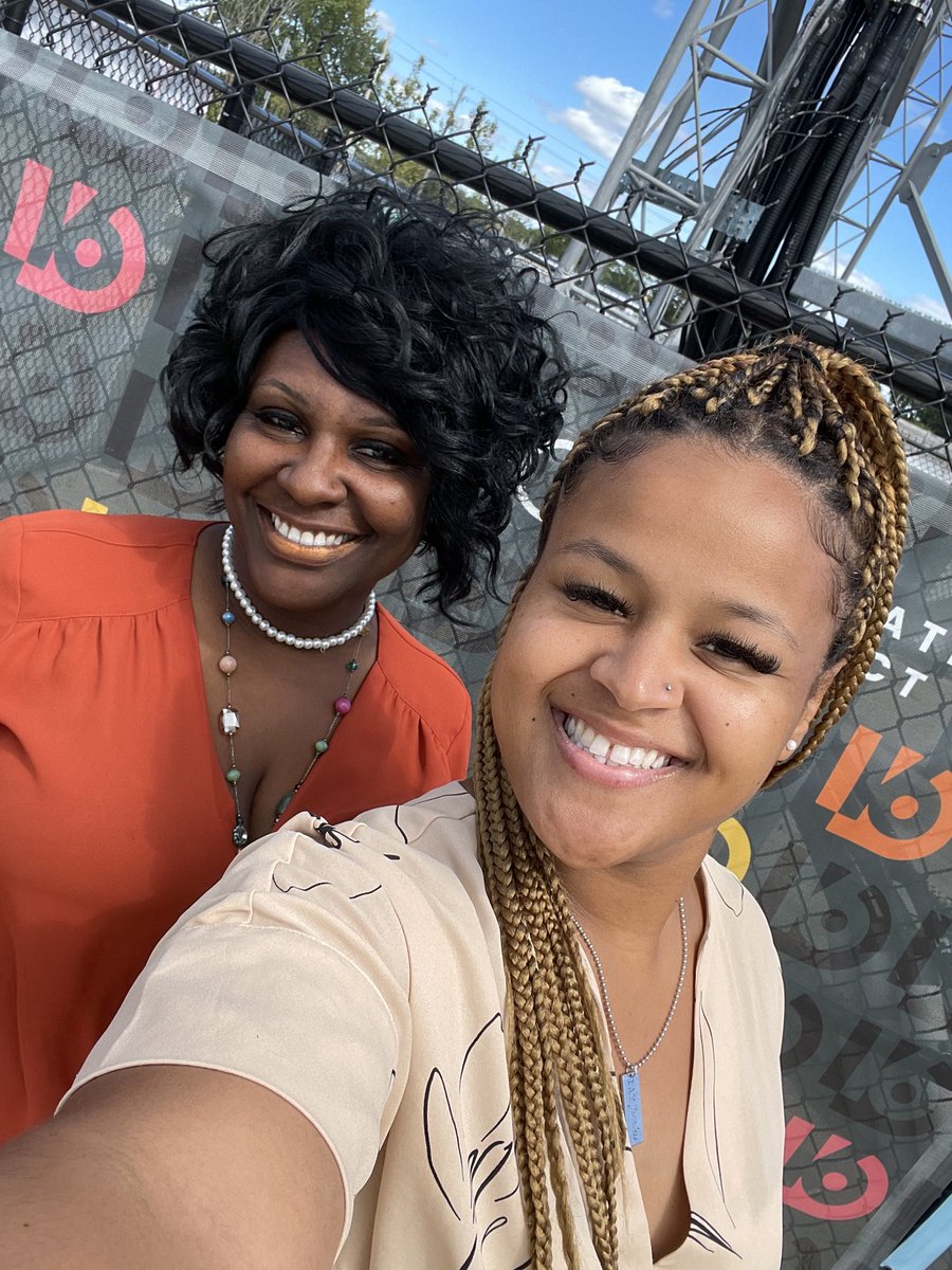 MenserRealtor's tweet image. Great business Lunch meeting Today with this (Farmers Insurance agent) Lady! 😍
@HealthySoul🤤🥡
I love the vibe of @TheAmp &amp;amp; #Tech16 all its support @ expose of small food vendor businesses; also the support of the changed happening in the Near West aka Haughville Community!