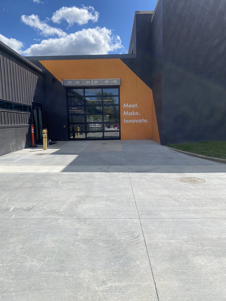 MenserRealtor's tweet image. Great business Lunch meeting Today with this (Farmers Insurance agent) Lady! 😍
@HealthySoul🤤🥡
I love the vibe of @TheAmp &amp;amp; #Tech16 all its support @ expose of small food vendor businesses; also the support of the changed happening in the Near West aka Haughville Community!