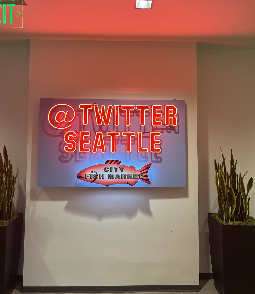 jackieibanez's tweet photo. #lovewhereyouwork https://t.co/1gqPZVIzc0