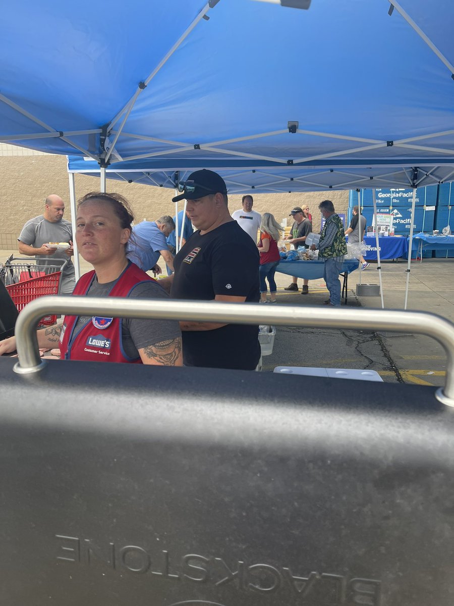 Lowes627 tweet media