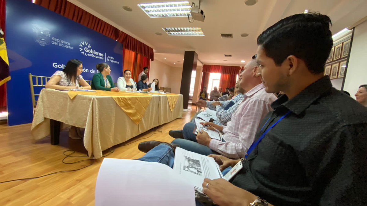 GoberElOro's tweet photo. AHORA | Jefes Políticos, Comisarios y Tenientes Políticos de #ElOro, forman parte del encuentro de trabajo que lidera la gobernadora @_Aristeguieta, con el propósito de dar seguimiento la labor que se ejecuta en territorio. https://t.co/Z6WtTsJ8Lu