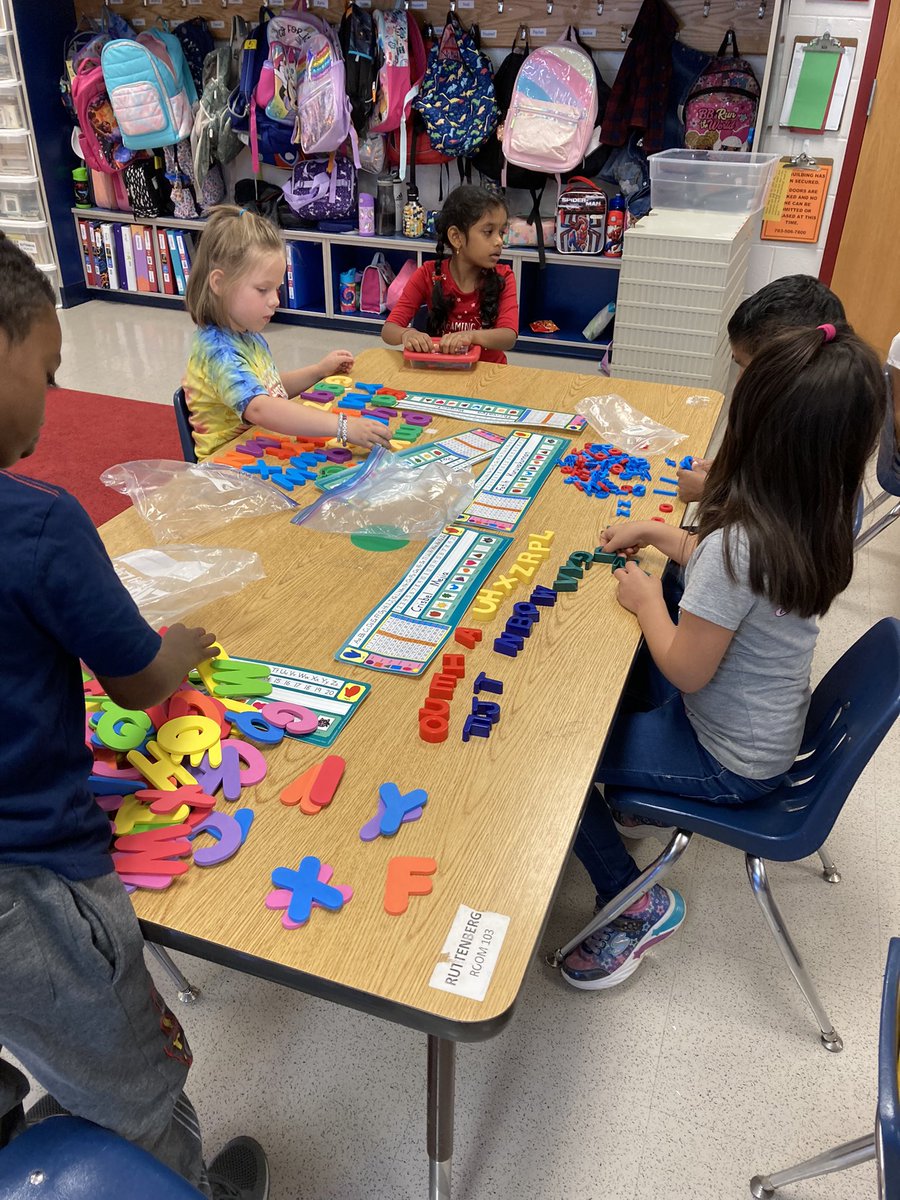 MsRuttenbergFH's tweet photo. We are experts at sorting. #fhhighlights https://t.co/PhaF0097S5