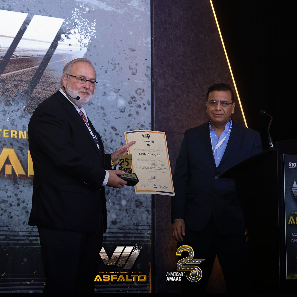 AMAACmx's tweet image. Esto fue un poco de lo que vivimos el día de hoy en nuestras Conferencias Magistrales, las cuales estuvieron a cargo del Lic. Jorge Nuño Lara y el Dr. Gaylon Baumgardner. ¡Sin duda este evento está haciendo historia! ¡Mañana continuaremos con este festejo por nuestros 25 años!