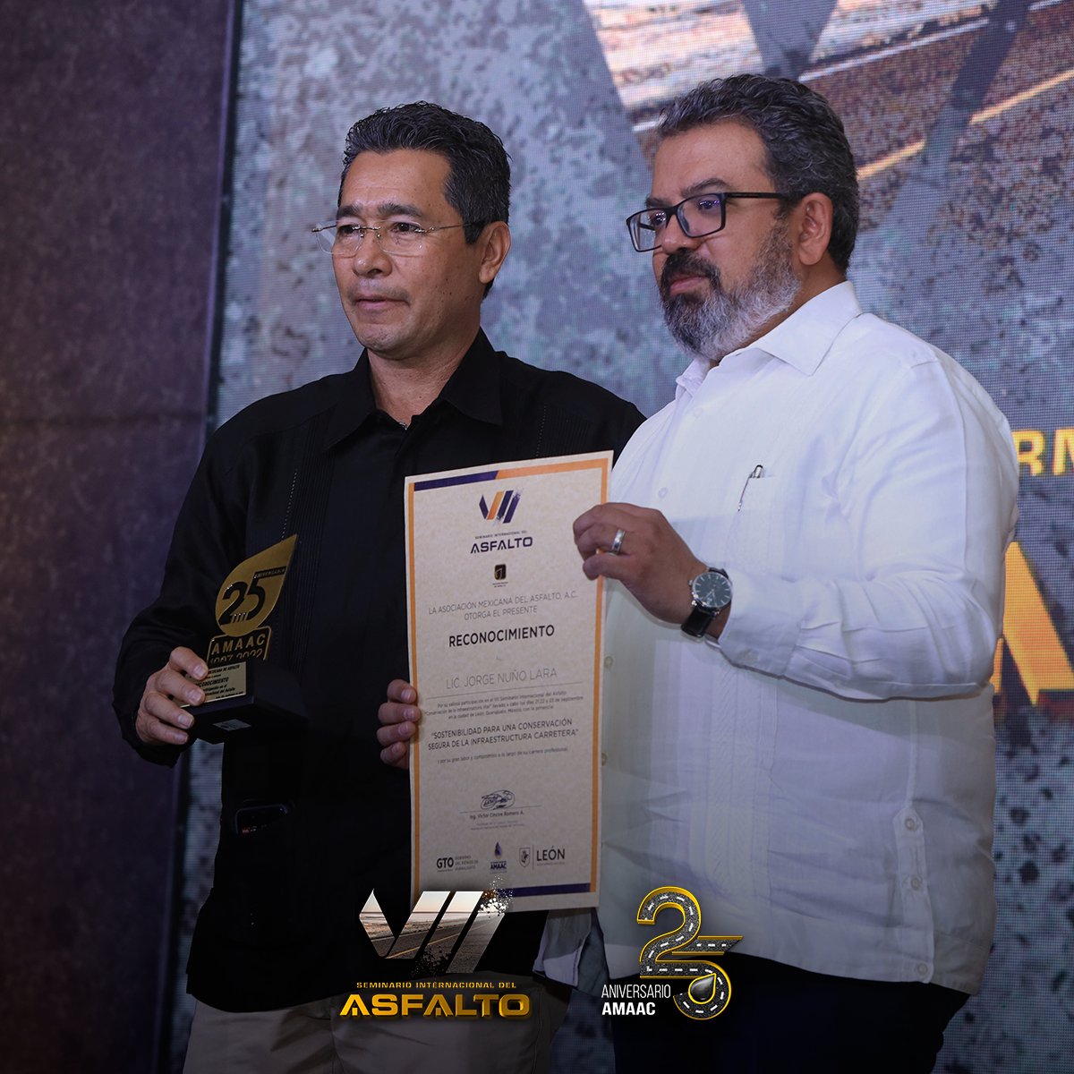 AMAACmx's tweet image. Esto fue un poco de lo que vivimos el día de hoy en nuestras Conferencias Magistrales, las cuales estuvieron a cargo del Lic. Jorge Nuño Lara y el Dr. Gaylon Baumgardner. ¡Sin duda este evento está haciendo historia! ¡Mañana continuaremos con este festejo por nuestros 25 años!