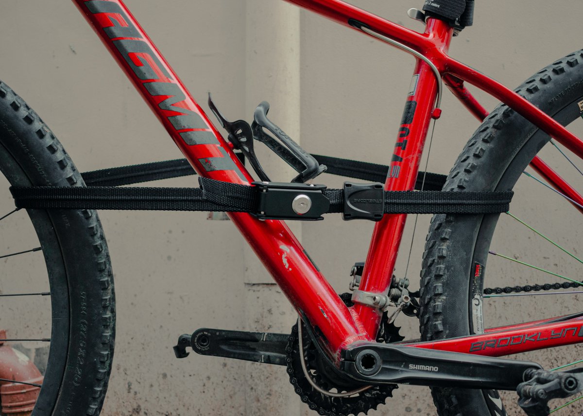 steelcore_inc's tweet image. Road bike or mountain bike, secure it when unattended with Steelcore.

An adjustable and cut-resistant strap with a lock perfect for your cycling activities.

#steelcore #securitystrap #loveitlockit #theftresistant #cycling #biking