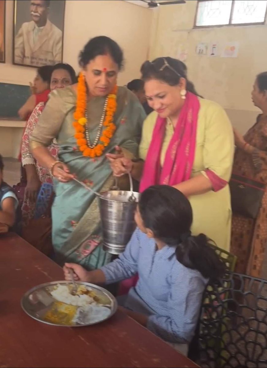 Poonamsharma59's tweet photo. देश के यशस्वी प्रधानमंत्री @narendramodi जी के जन्मदिन से चल रहे सेवा पखवाड़े के अंतर्गत विभिन्न सामाजिक संस्थाओं को जोड़ते हुए लायंस क्लब द्वारा तिलक रोड स्थित बाल विनीता आश्रम में रह रहे अनाथ बच्चों के लिए आयोजित भंडारे में रहना हुआ

#SewaPakhwada https://t.co/m3R3INW8bQ