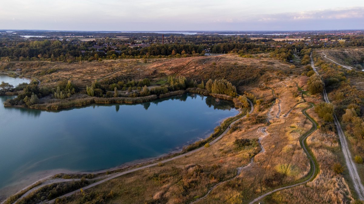 DorteHedengran's tweet photo. This evening´s flight 🛸by the lakes 🛸
#Denmark #streetphotography #NaturePhotography #drones #drone #dronephotography #DJIMini2 #djimavic #mavic #photooftheday #September22th #Thursdayvibe #Wednesday #DroneLady #DroneQueen #landscape
🛸Dorte Hedengran https://t.co/ucUmpCQU8A