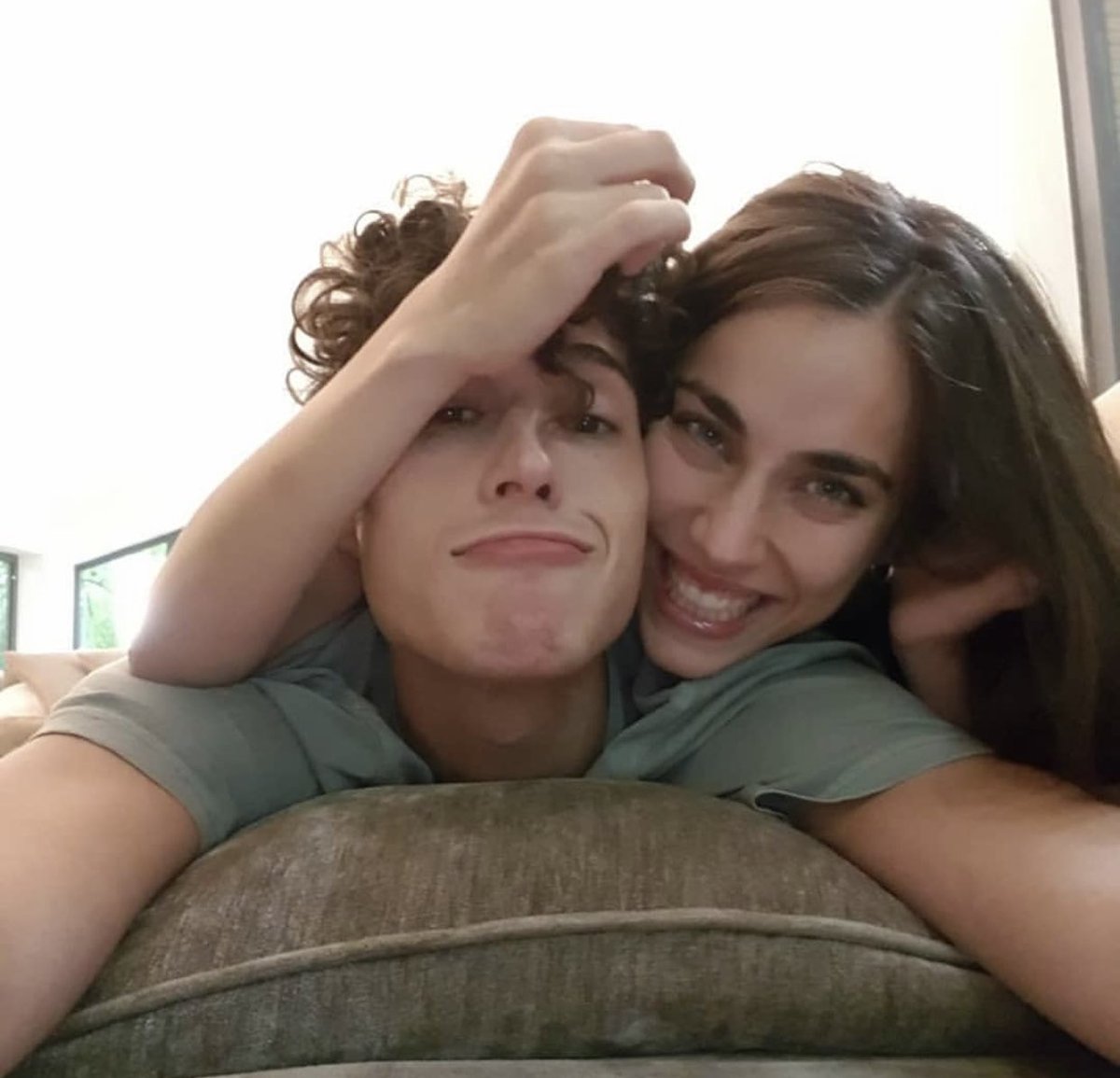 savaeleonora_'s tweet photo. ti amo il giovedì sera (e non è venerdì) https://t.co/9JSKp8bssW