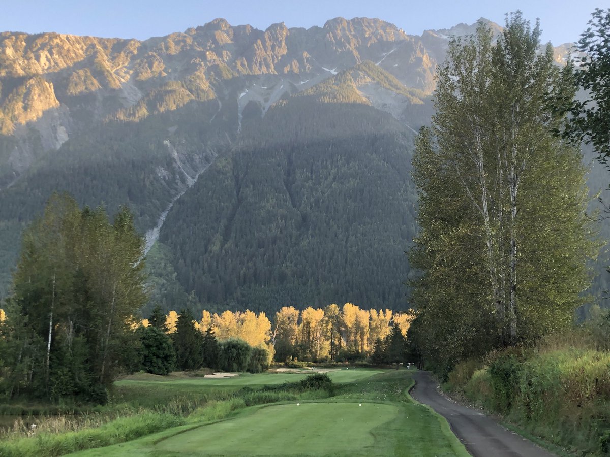 whistlerguy1's tweet photo. @GolfChannel #MyHomeCourse @BigSkyGolfClub no filter sun setting on hole #14 https://t.co/aTM7oxPyAn