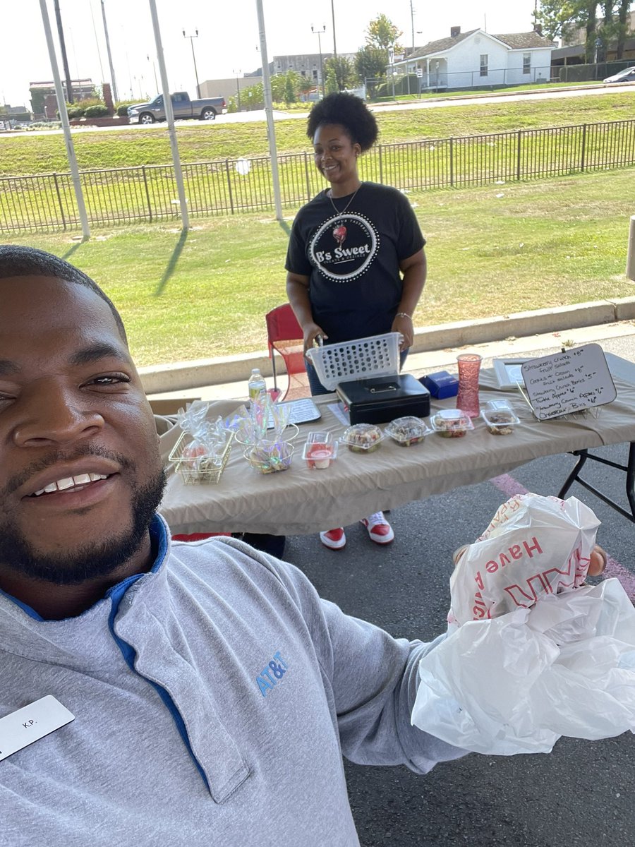 dgreen8987's tweet photo. KP Outside for Pine Bluff checking in with the food trucks and other small businesses at their weekly location. When you get out In the community there’s plenty opportunity. Handing out business cards and high fives!!! Let’s Goooooo!!! @CoachAPacheco @Farzad_Farokhi https://t.co/3SmD0o8ygE