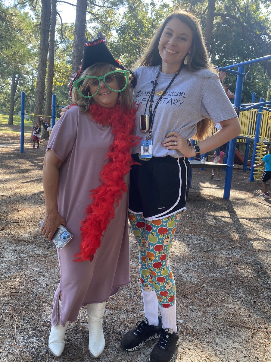 MrsCaronesClass's tweet photo. First grade is a *little* more fun when it is Wacky Tacky Day! @RichlandTwo @AttendForTWO https://t.co/MQngTZPMrh