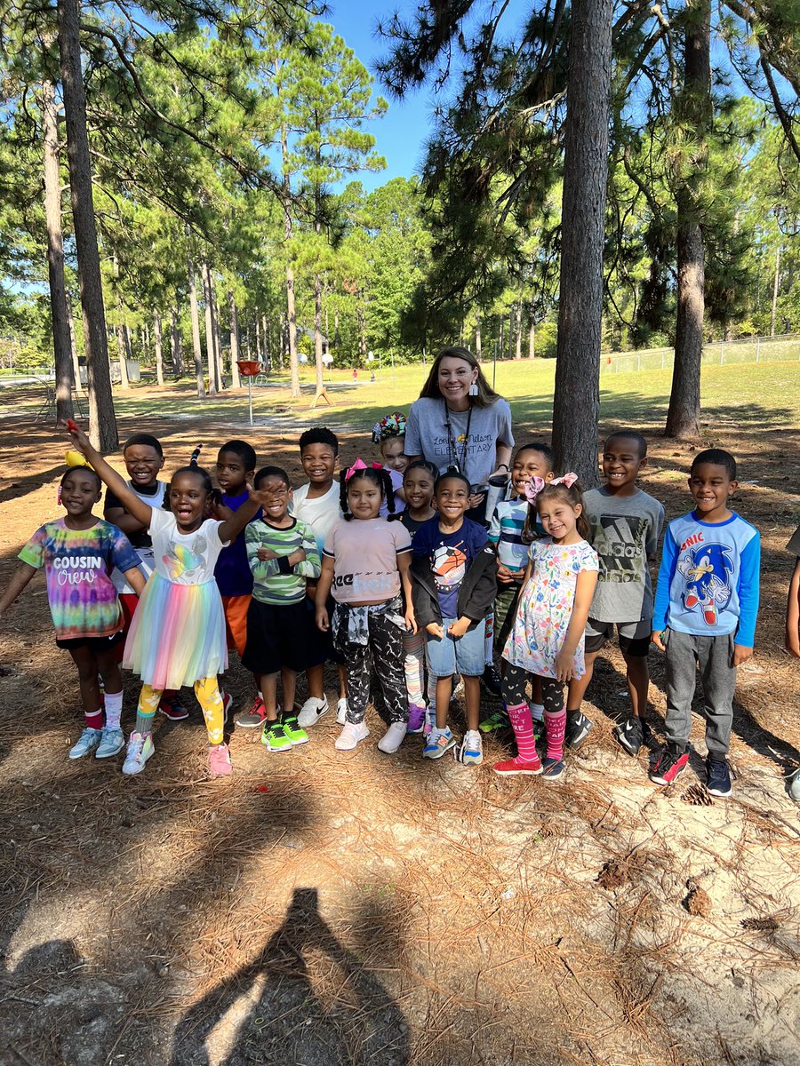 MrsCaronesClass's tweet photo. First grade is a *little* more fun when it is Wacky Tacky Day! @RichlandTwo @AttendForTWO https://t.co/MQngTZPMrh