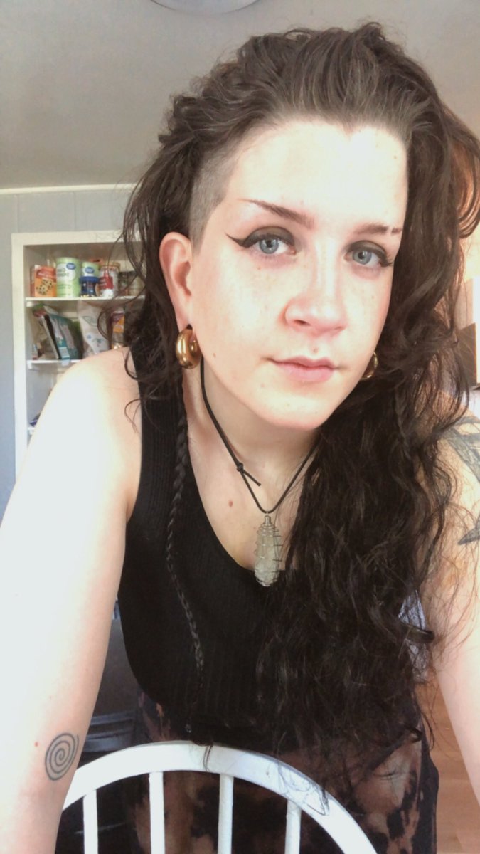 kjellagate's tweet photo. Happy and in love with myself and my chosen family https://t.co/rsWWxlBBzr