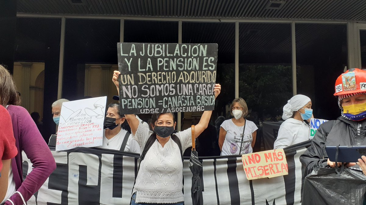 #22Sept Central Unete sigue en la calle con jubilados y pensionados, luchando por respeto a la dignidad de quienes aportaron con su trabajo desarrollado y bienestar al país, hoy el gobierno antiobrero los tiene con un salario de 12$ mensuales, llevándolos al exterminio total.