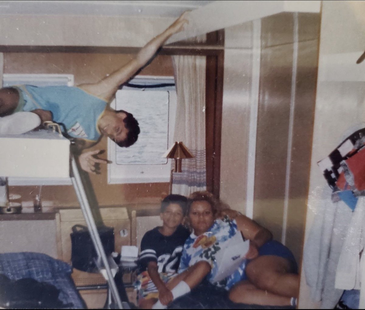 #tbt to (I got no idea when this was taken). Enjoying a cruise ship with mom 👼 and my brother <a href="/elraulive/">Raúl Armando</a> 

#jpcervantes #LetsBringThemHome #letswalkitout222mileruck #savagefamily #throwbackthursday #throwback #family #cruiseliving