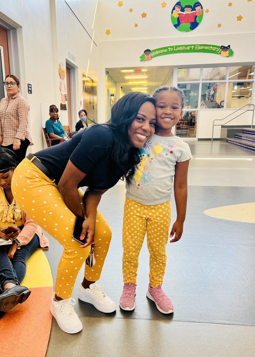 LBudgewater's tweet photo. Our @lockhartES elephants surely felt appreciated today🐘😊💛! #HouseofJustice #LockhartHouseSystem #SoAringtoNewHeights @cameshiadawn @RosalynLatin @BrittanyJD_ https://t.co/lG1bYjyoSl