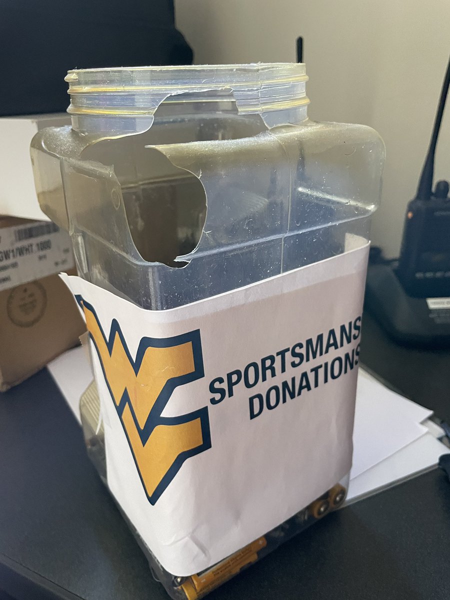 TheDCinDC's tweet photo. donations from the past 15 years will go to good use tonight https://t.co/JLHBNSShA1