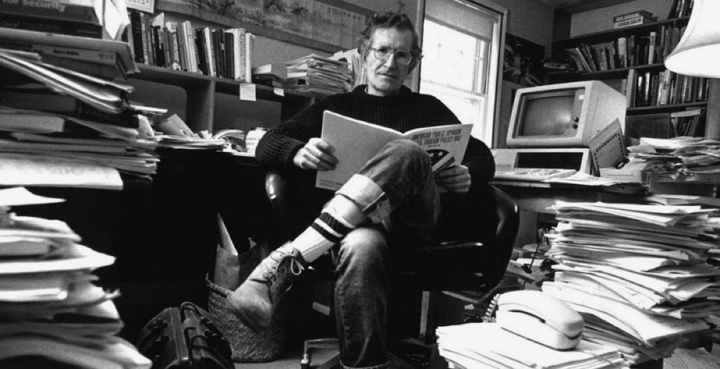 “Si un escritorio abarrotado es señal de una mente desordenada, ¿qué indica entonces un escritorio vacío?”

Albert Einstein