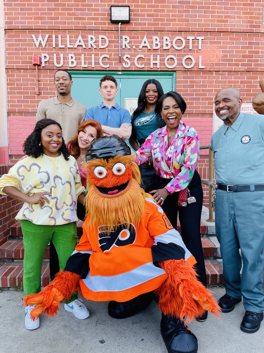 AbbottElemABC's tweet image. It doesn't get much more Philly than this. 🏒🙌🧡 Real fans know they need to Stream #AbbottElementary on Hulu now! @grittynhl