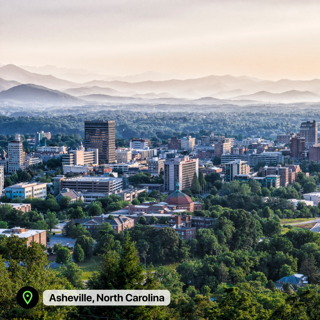 appintheair's tweet photo. It's officially Fall! Here are a few top destinations to consider visiting this autumn according to Travel + Leisure:

🍁 Asheville, North Carolina
🍁 Jackson Hole, Wyoming
🍁 Maui, Hawaii
🍁 Bermuda

📷️: Ken Lane via Flickr

#FirstDayOfFall #Travel https://t.co/DWa3xSH765
