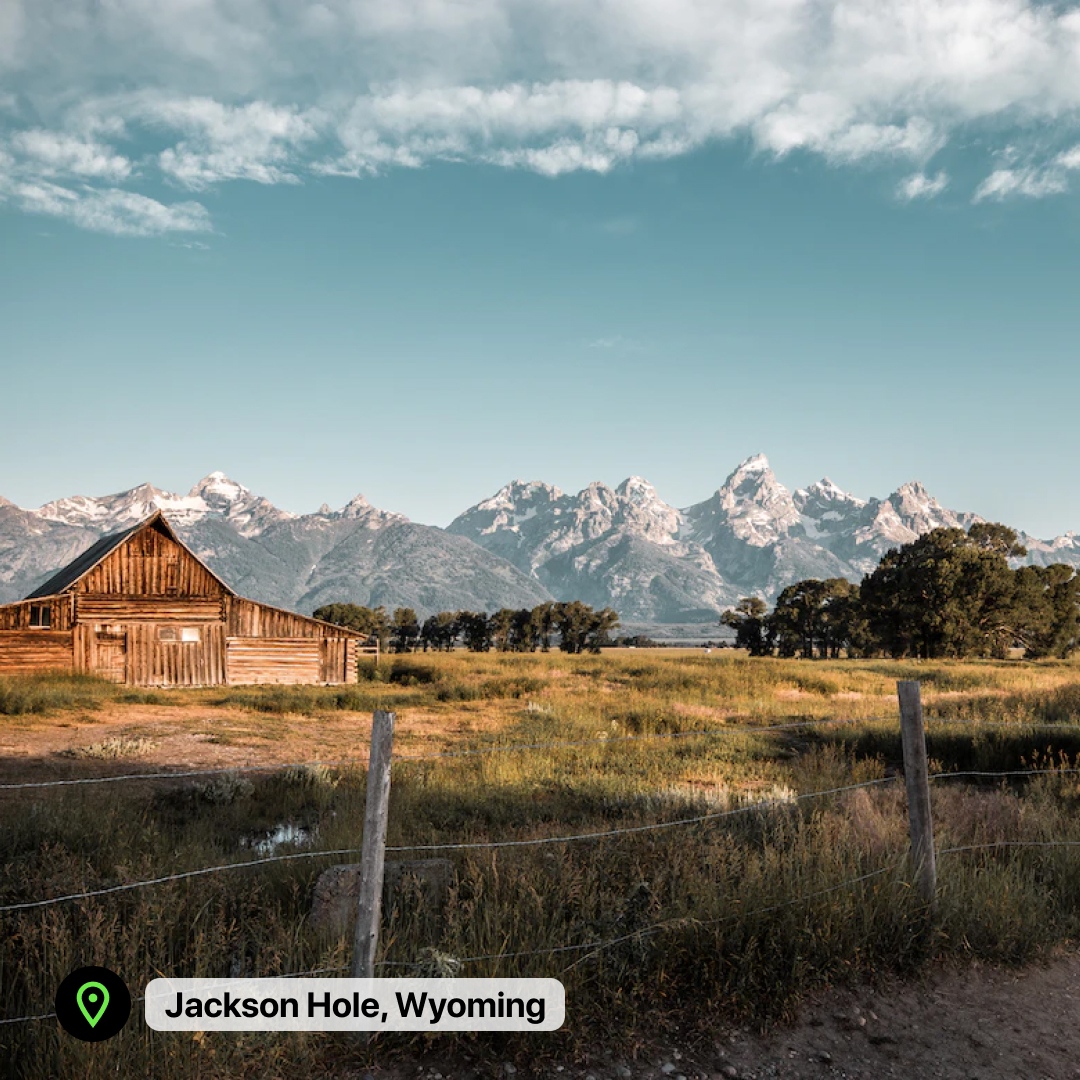 appintheair's tweet photo. It's officially Fall! Here are a few top destinations to consider visiting this autumn according to Travel + Leisure:

🍁 Asheville, North Carolina
🍁 Jackson Hole, Wyoming
🍁 Maui, Hawaii
🍁 Bermuda

📷️: Ken Lane via Flickr

#FirstDayOfFall #Travel https://t.co/DWa3xSH765
