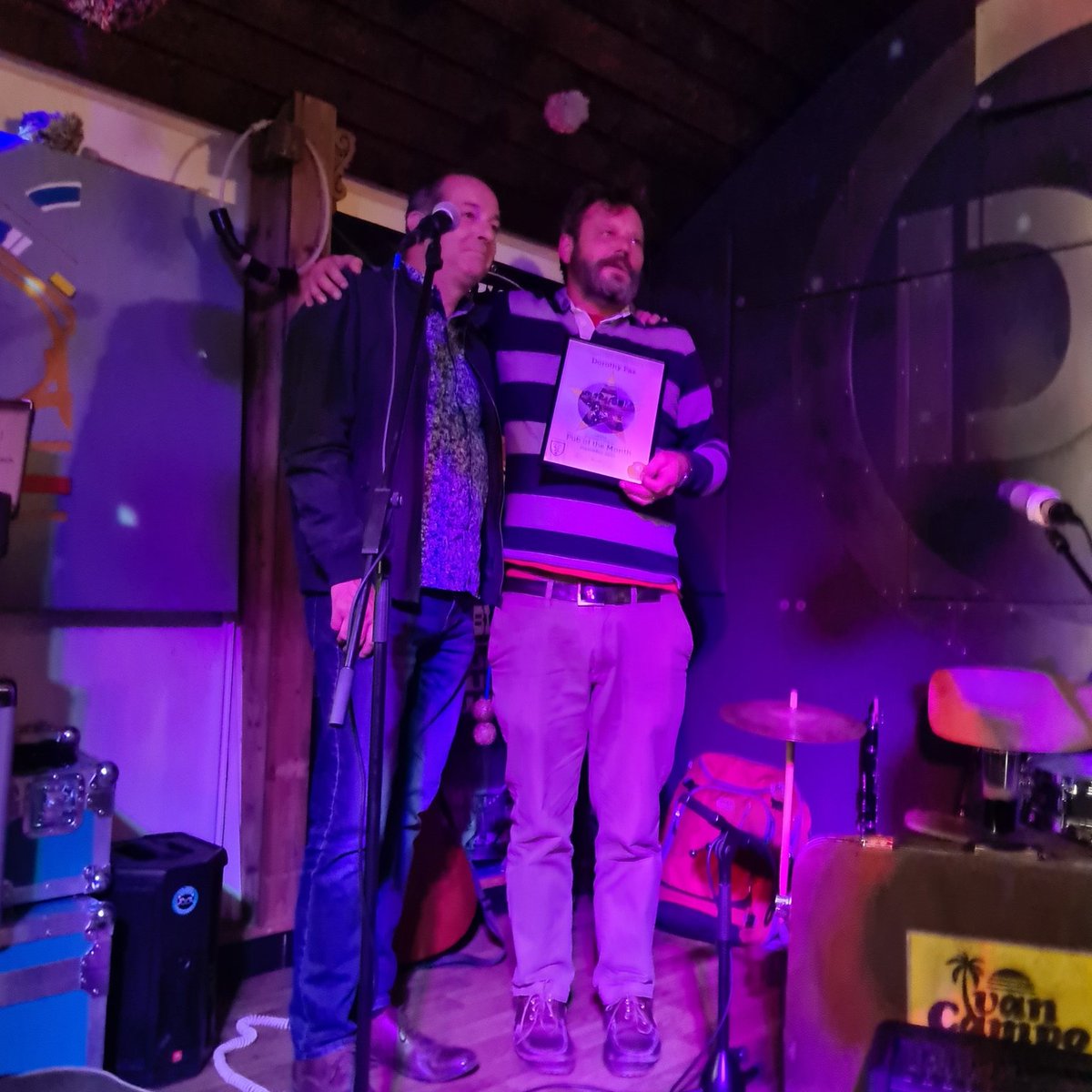 simon_stevenson's tweet photo. We won the Sheffield Camra Pub of the month! *Subliminal message to come to our pub* https://t.co/Rq9I4skzK6